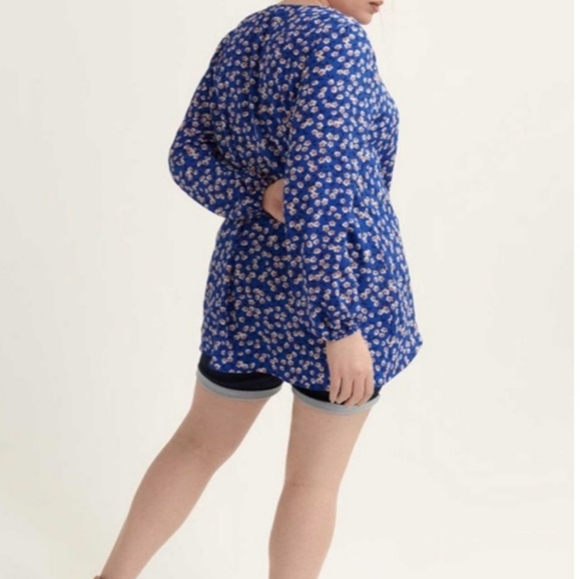 Beautiful Floral Blouse - Plus Size - Picture 11 of 11